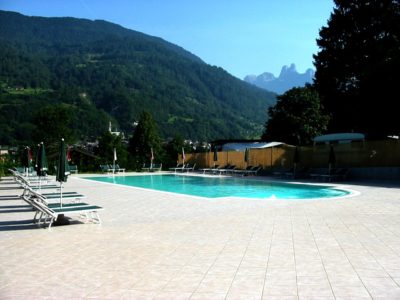 CAMPING-CALAVISE-piscina.jpg