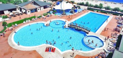 Camping-campeggio-Holiday-Park-Spiaggia-e-mare-Comacchio-Porto-Garibaldi-Sette-Lidi-Ferraresi-Ferrara-piscine.jpg